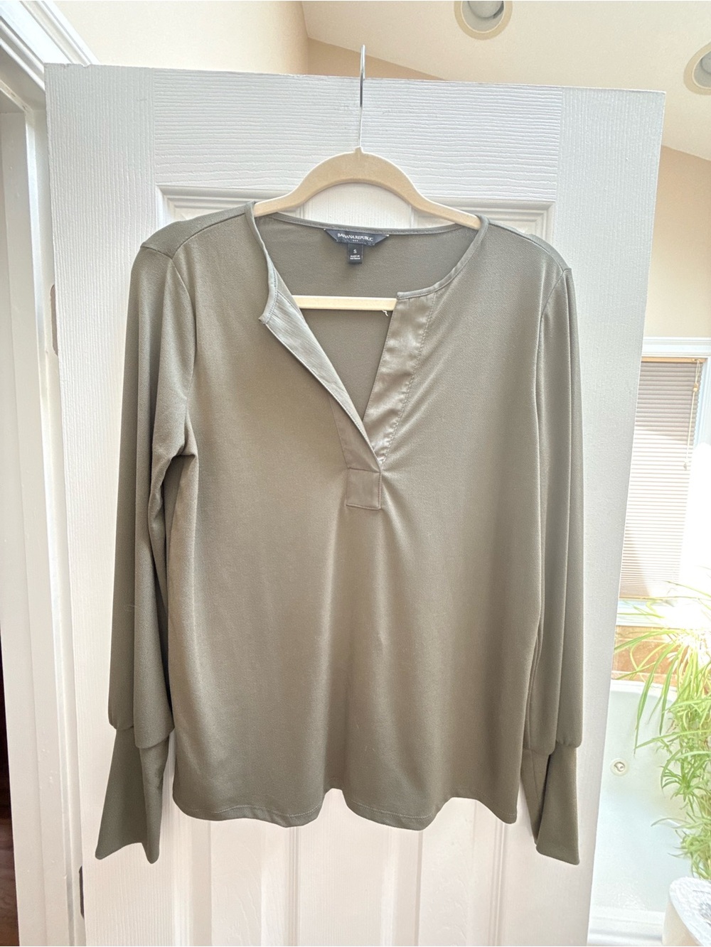 Banana Republic Factory Olive Green V-Neck Long Sleeve Blouse